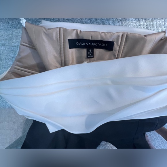 Carmen Marc Valvo Gown - Picture 10 of 10